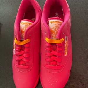 Reebok Classic in Hot Pink